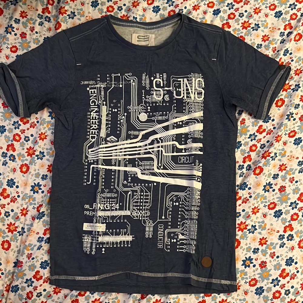 MEN’s SMITH & JONES Tee in size SMALL